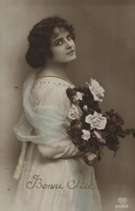 花束を持つ少女 作： French Photographer